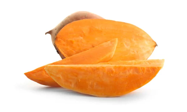 Rohe Süßkartoffeln auf weißem Hintergrund — Stockfoto