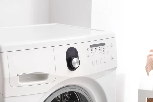 Máquina de lavar roupa moderna, close-up — Fotografia de Stock