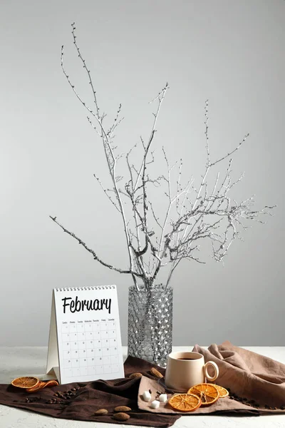 Composition with flip calendar, cup of coffee and decor on table — Stock Photo, Image