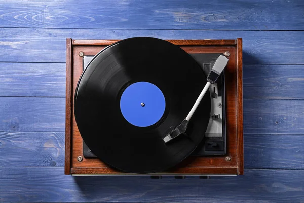 Record player with vinyl disc on wooden table — Stock Photo, Image