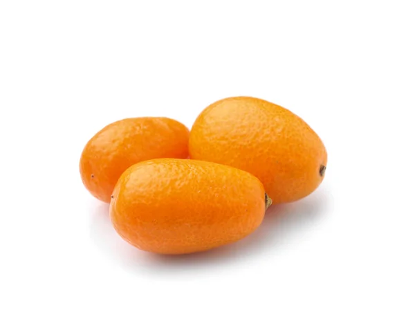 Gustoso frutto kumquat su sfondo bianco — Foto Stock