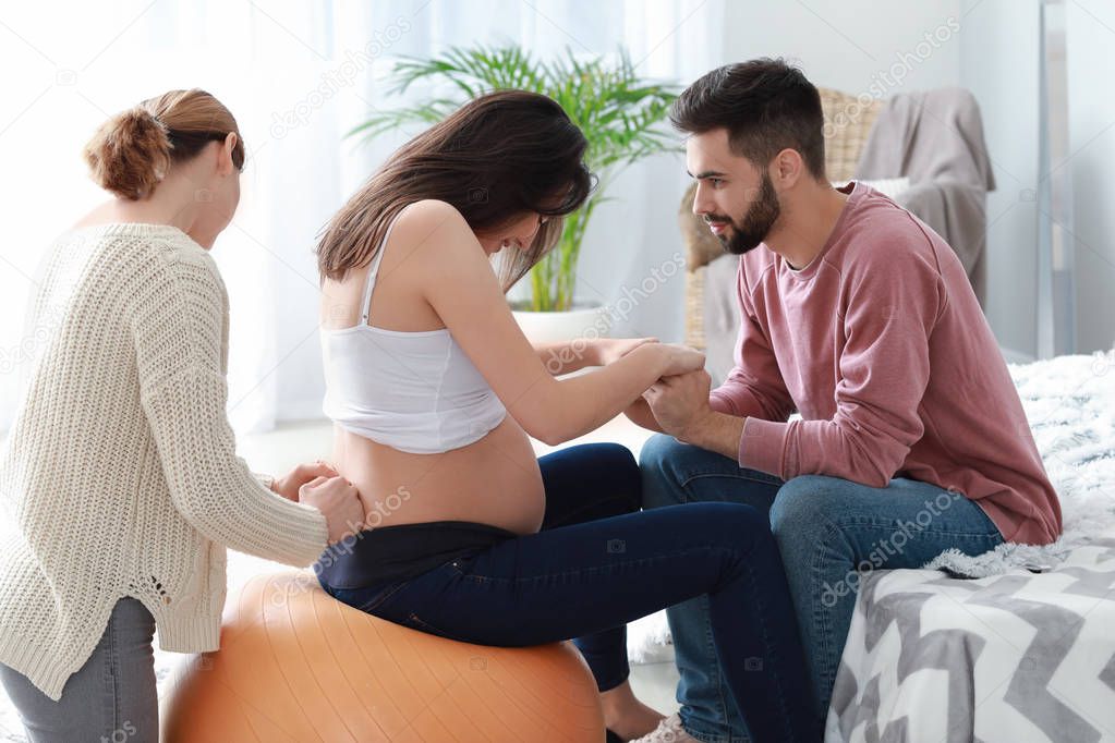 Pregnant couple with doula at home