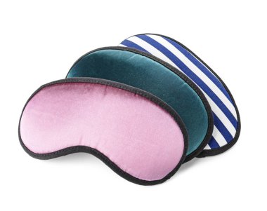 Beyaz arka planda uyku maskeleri