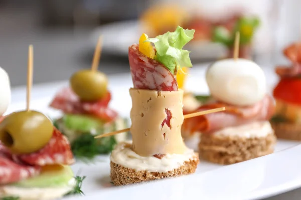 Tasty canapes on plate, closeup — Stock Photo, Image