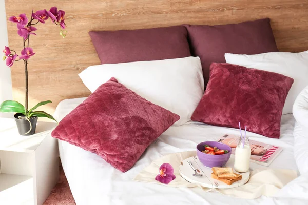 Tray with healthy breakfast on bed — Stock Photo, Image