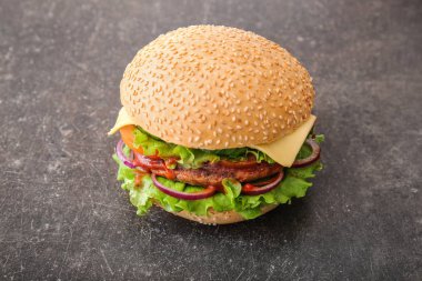 Masada lezzetli taze burger