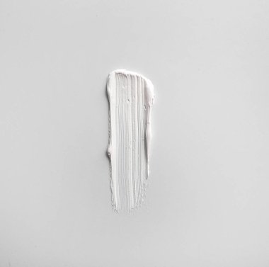 beyaz zemin üzerine boya konturu