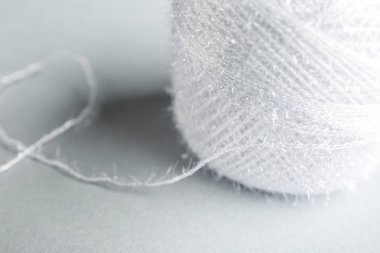 Işık arka plan üzerinde beyaz clew