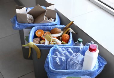 Çöp kovaları ile farklı tip-in çöp kapalı