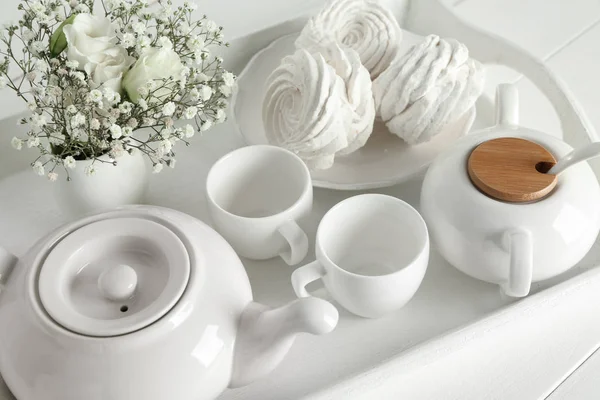 Tray with tasty marshmallow and tea on white table — Stock Photo, Image