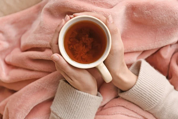 Young woman drinking hot tea at home — Stock Photo, Image