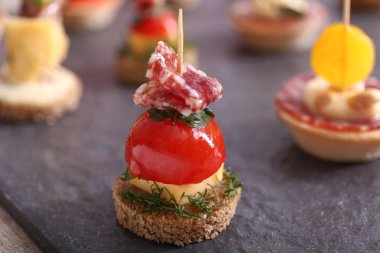 Kayrak plaka, closeup lezzetli kanepe