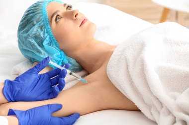 Kadın Botox enjeksiyon koltukaltı tedavi hiperhidroz Güzellik Salonu olarak alma