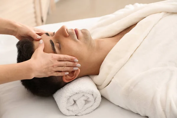 Man receiving face massage in beauty salon — Stock Photo, Image