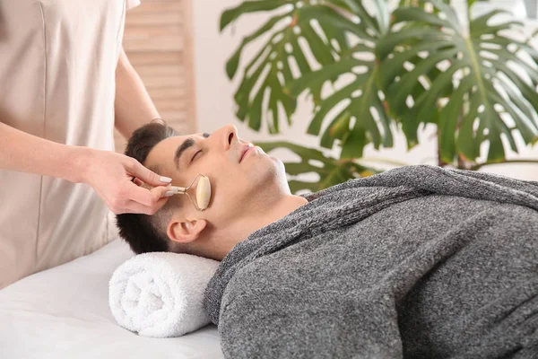 Man receiving face massage in beauty salon — Stock Photo, Image