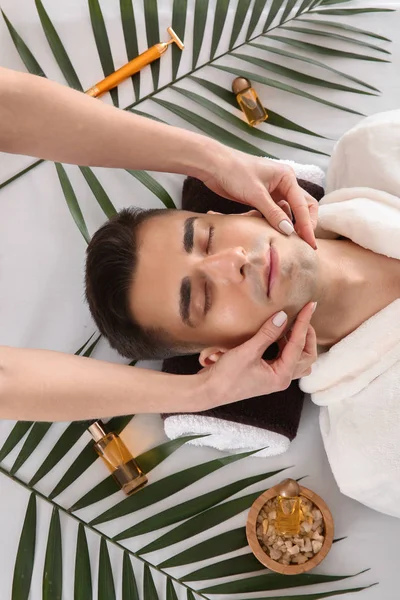 Man receiving face massage in beauty salon — Stock Photo, Image