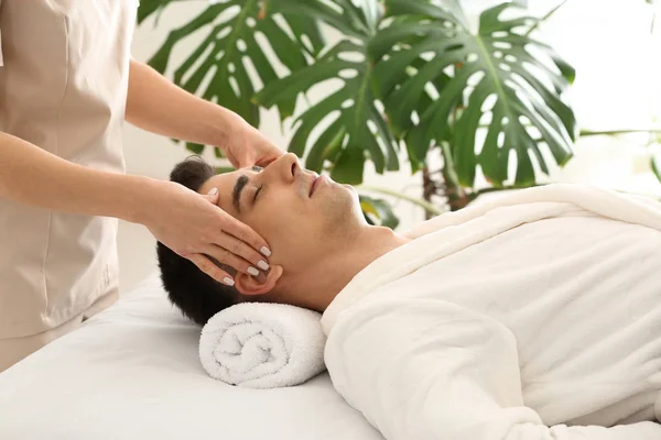 Man receiving face massage in beauty salon — Stock Photo, Image