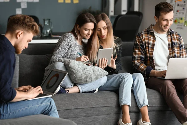 Young IT specialists working in modern office — Stock Photo, Image