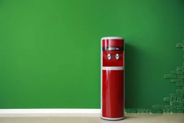Modern water cooler near color wall — Stock Photo, Image