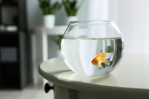 Glas fishbowl op tafel — Stockfoto