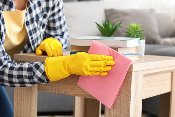 घरी सुंदर महिला स्वच्छता टेबल — स्टॉक फोटो, इमेज