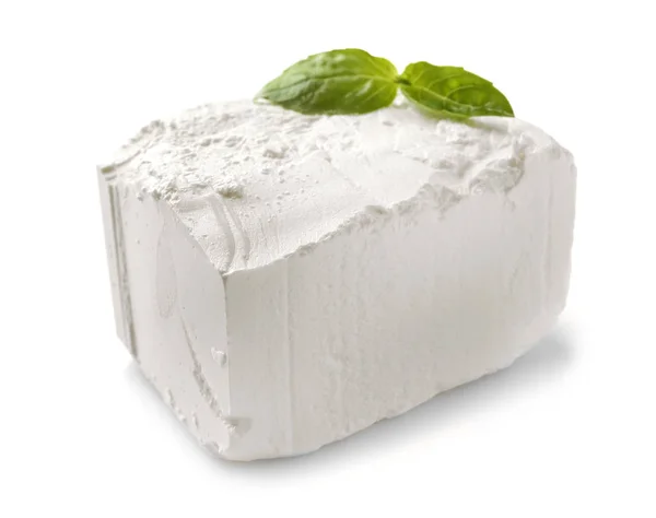 Lekkere feta kaas op witte achtergrond — Stockfoto