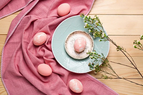 Plates with Easter eggs on wooden table — Stock Photo, Image