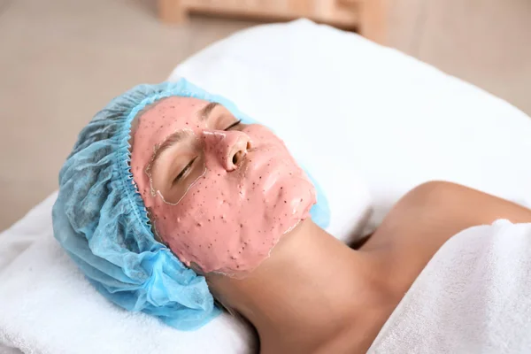 Young woman with alginate mask on her face in beauty salon — Stock Photo, Image