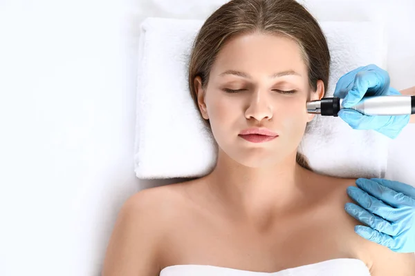 Young woman undergoing procedure of rf lifting in beauty salon — Stock Photo, Image