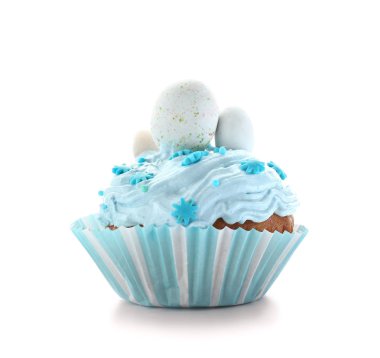 Beyaz arka planda lezzetli Paskalya Cupcake