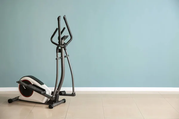 Modern machine near color wall in gym — Stock Photo, Image