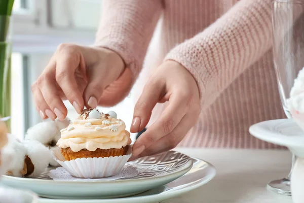 Woman decorating tasty Easter cupcake, closeup — Stock Photo, Image