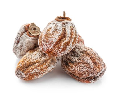 Beyaz arka planda lezzetli kurutulmuş Persimmon