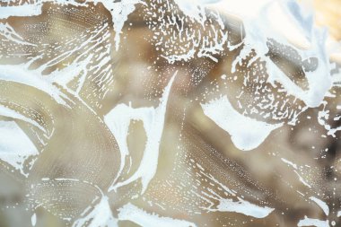 Deterjan köpüğü ile pencere