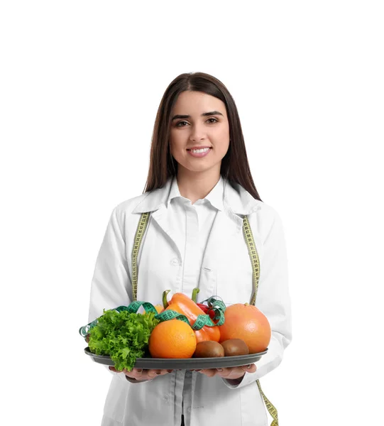 Retrato de nutricionista feminina com produtos saudáveis sobre fundo branco — Fotografia de Stock
