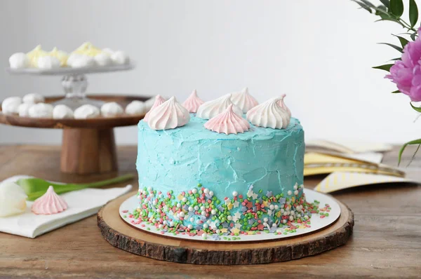 Masada lezzetli tatlı kek — Stok fotoğraf