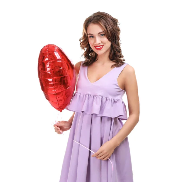 Piękna młoda kobieta z balonem w kształcie serca na białym tle — Zdjęcie stockowe