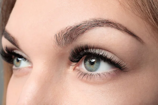 Young woman with beautiful eyelashes, closeup — Stock Photo, Image