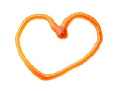 Beyaz zemin üzerinde sıvı karamelden yapılmış kalp.