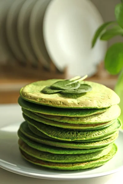 Tasty green pancakes on plate — Stock Photo, Image