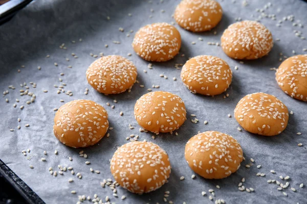 Tasty cookies on baking sheet, closeup — Stock Photo, Image