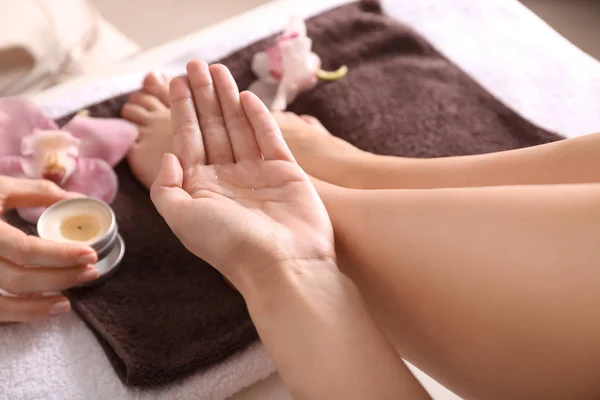 Young woman receiving feet massage in spa salon — Stock Photo, Image