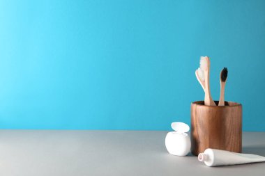 Diş temizliği için renk arkaplanına ayarlı