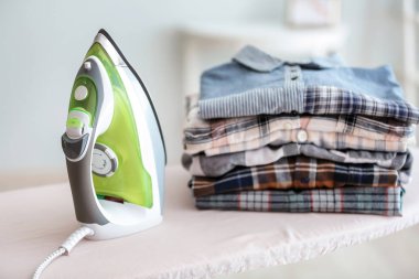 Modern demir ve gemide giyim