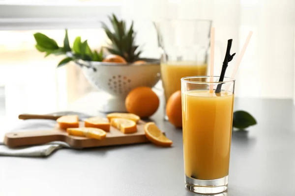 Glass of fresh orange juice on table — Stock Photo, Image