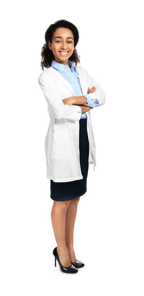 Афроамериканский врач на белом фоне — стоковое фото