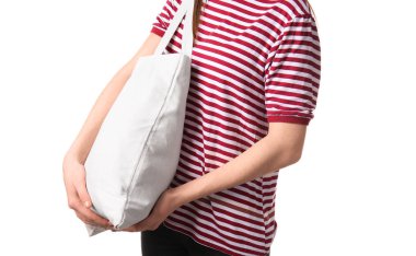 Eko çanta beyaz arka plan üzerinde kadınla