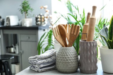 Mutfak eşyaları tablo kümesi