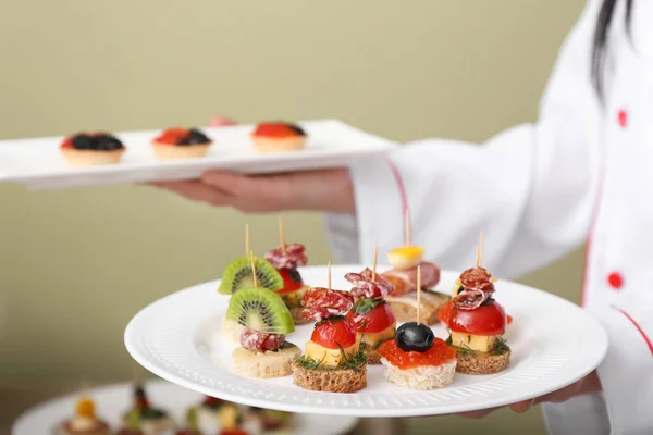 Chef with tasty canapes on plates, closeup — Stock Photo, Image