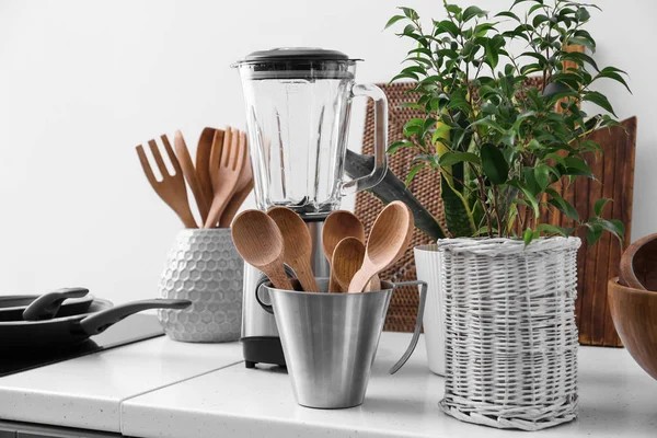 Set of kitchen utensils on table — Stock Photo, Image
